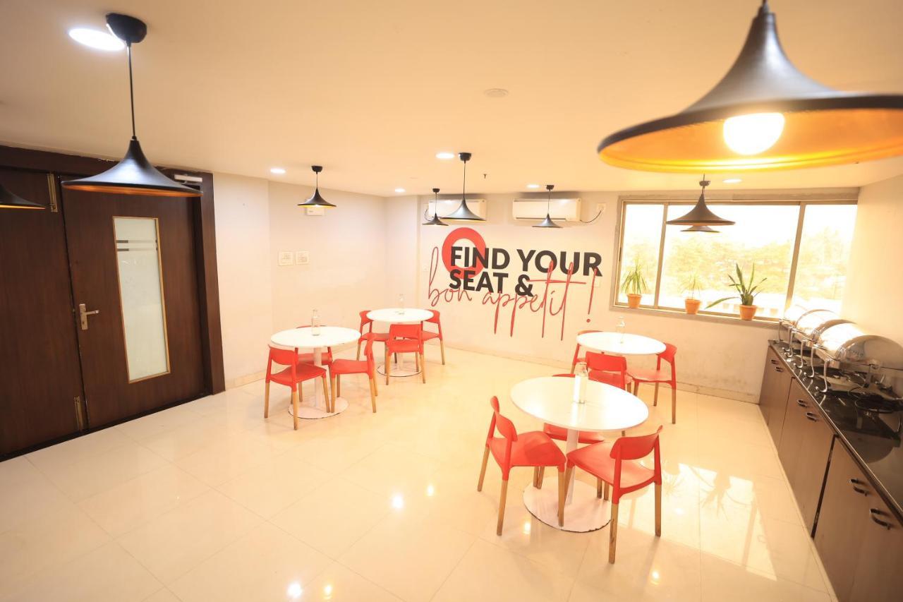 Crystal Urban Park Hotel Bhubaneswar Bagian luar foto