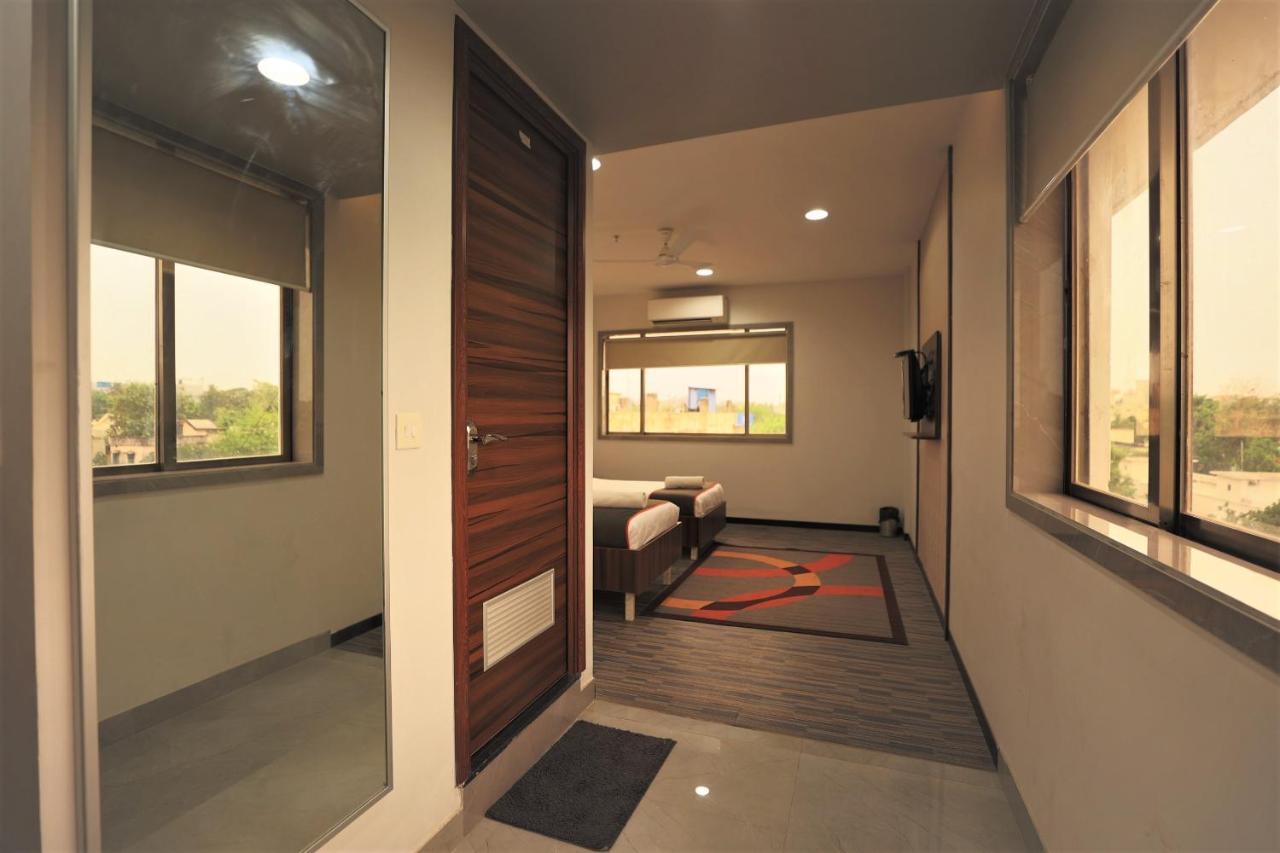 Crystal Urban Park Hotel Bhubaneswar Bagian luar foto