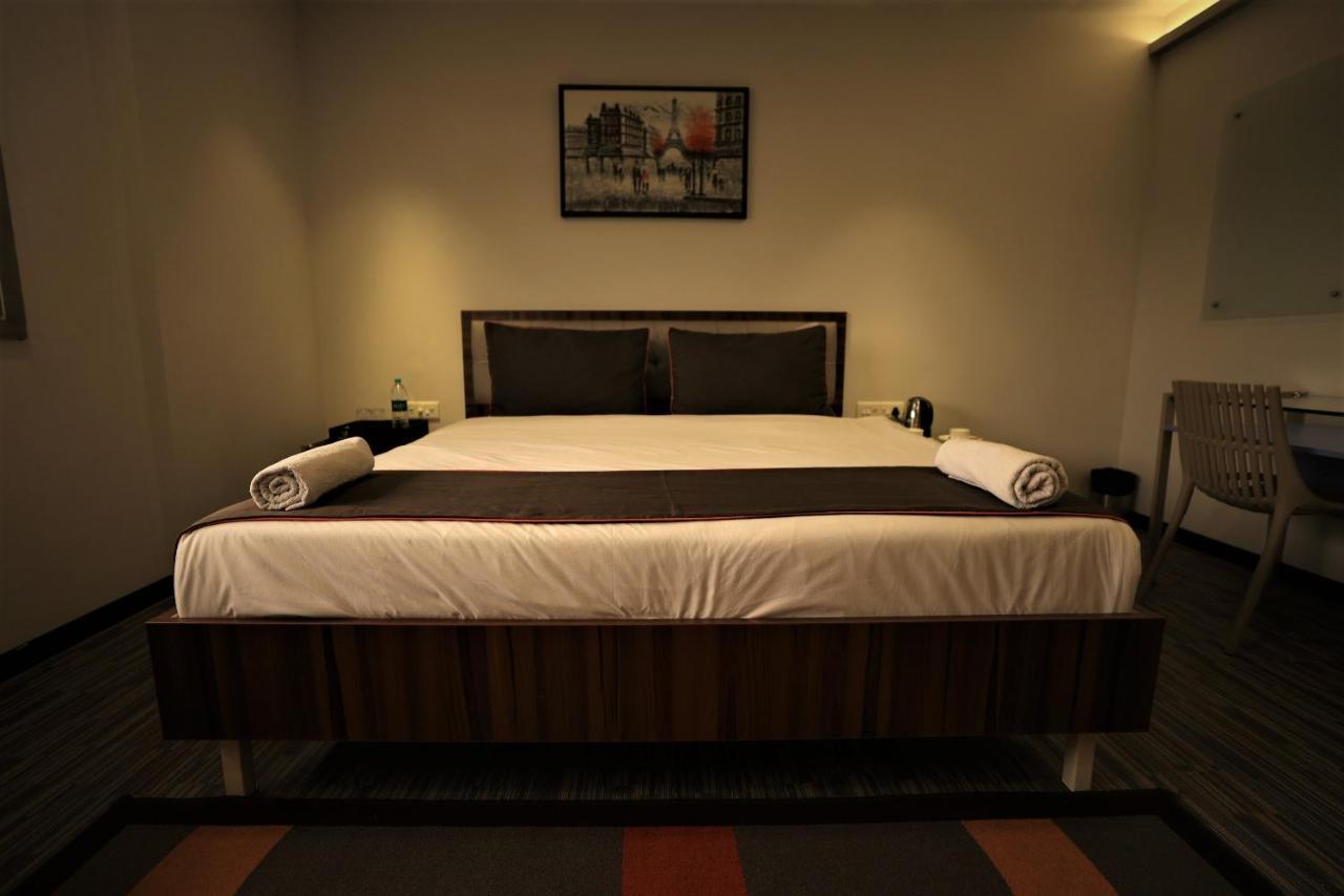 Crystal Urban Park Hotel Bhubaneswar Bagian luar foto