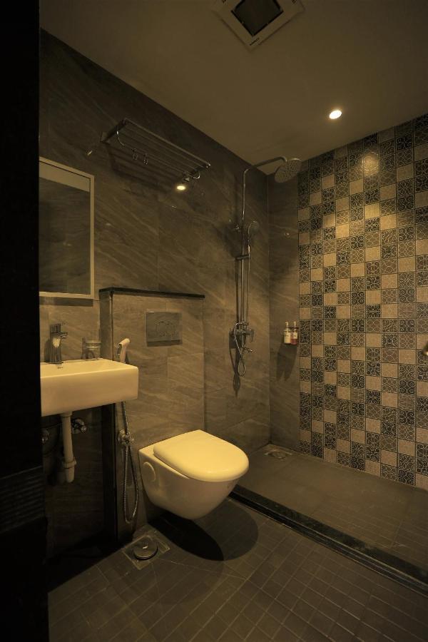 Crystal Urban Park Hotel Bhubaneswar Bagian luar foto