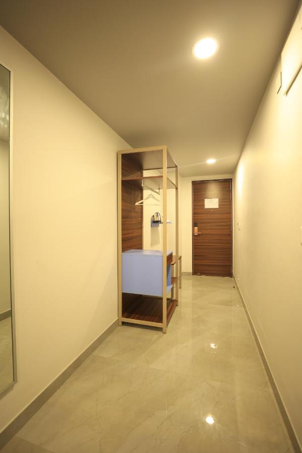 Crystal Urban Park Hotel Bhubaneswar Bagian luar foto